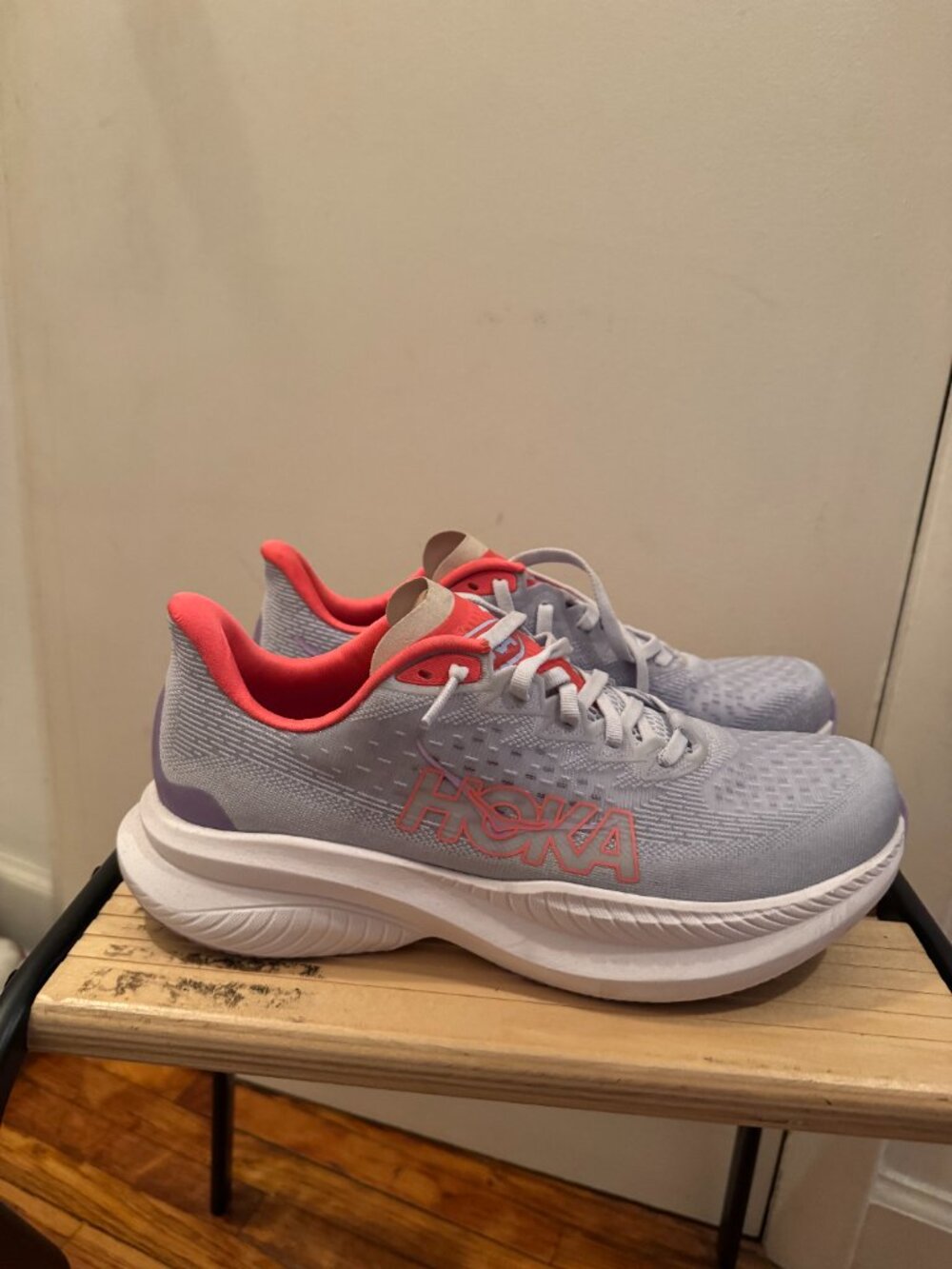 Women's HOKA Mach 6 Road-Running Shoes in the Pale Dusk/Gull Size 9.